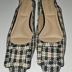 Pattern Fabric Flats in Size 6W.